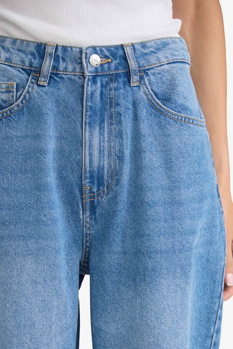 ديفاكتو بنطلون جينز باريل فيت برجل عادية وخصر عالي - Image 4